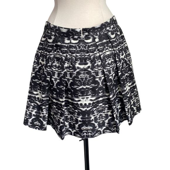 J. CREW Pleated Mini Skirt Womens Sz 8 Black Southwestern Aztec Tribal - Picture 4 of 7